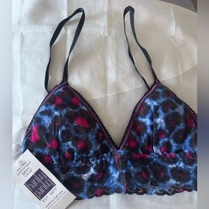 Hanky Panky FEEL HOW COMFORTABLE SEXY CAN BE® flirty lace Bralette -NWT - Size S